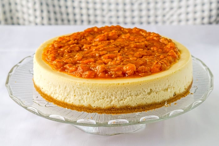 Bakeapple-Cheesecake-wide-shot-full-cheesecake-on-glass-plate.jpg