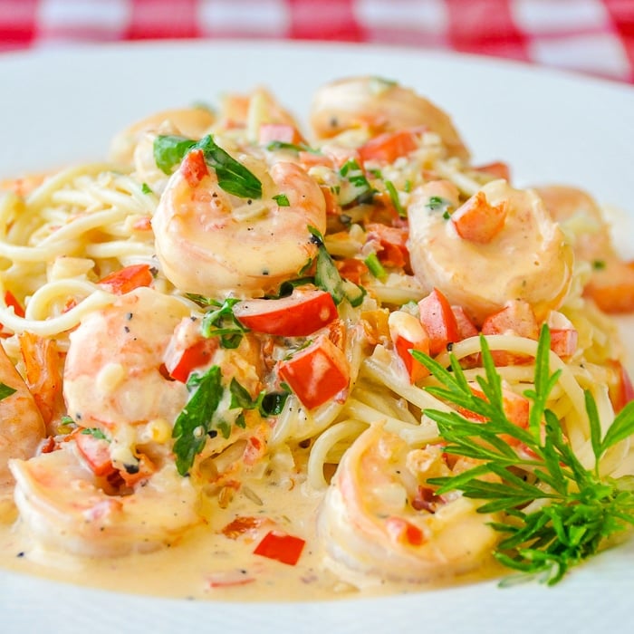 Steps to Prepare Creamy Garlic Shrimp And Pasta Recipes