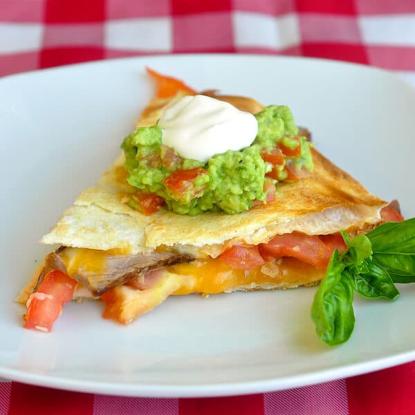 Gebratenes Cheddar-Steak-Quesadillas