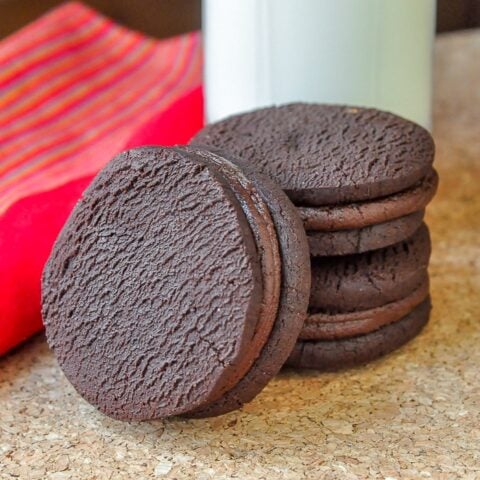 Homemade Fudgee-O Cookies ; Chocolate Fudge Sandwich Cookies