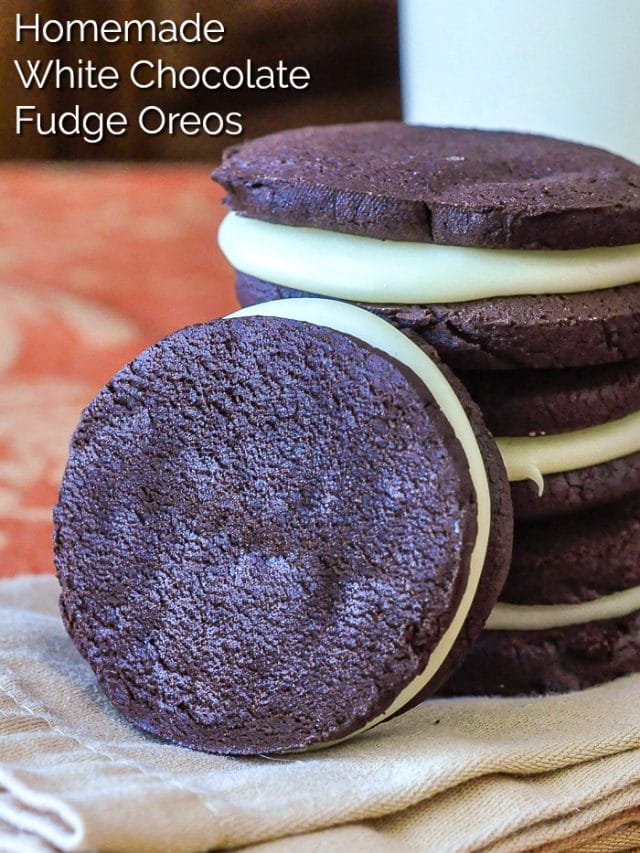 Homemade White Chocolate Fudge Oreos. You'll fall in love with the filling!