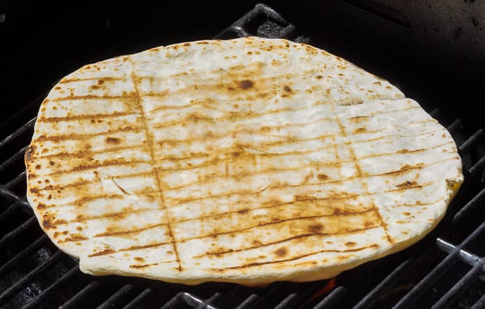 How to make perfect grilled pizza