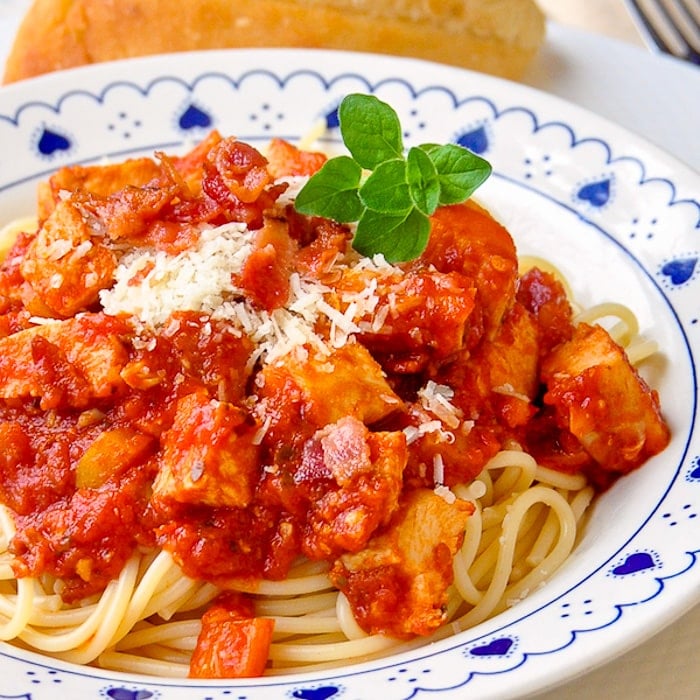 Leftover Chicken Spaghetti with Bacon close up image