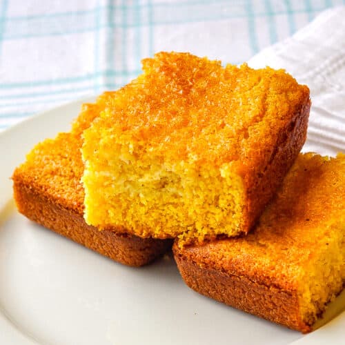 The Best Easy Cornbread Recipe. A must for BBQ & comfort food meals