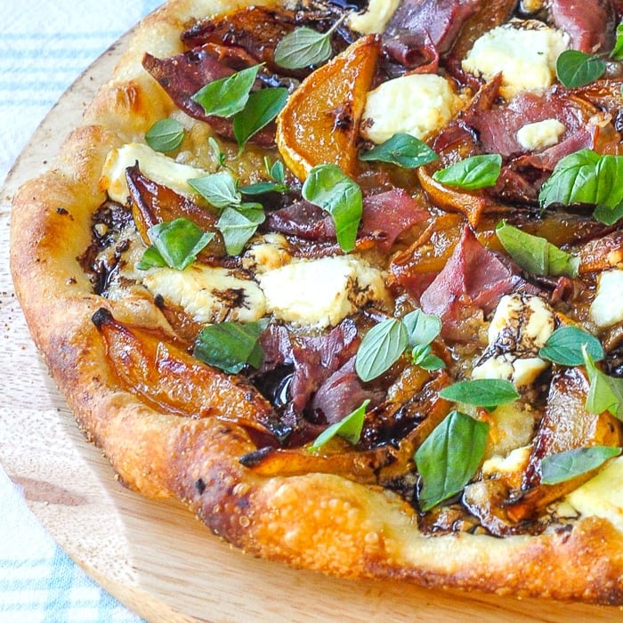 Pear, Prosciutto and Gorgonzola Pizza - Recipe Runner