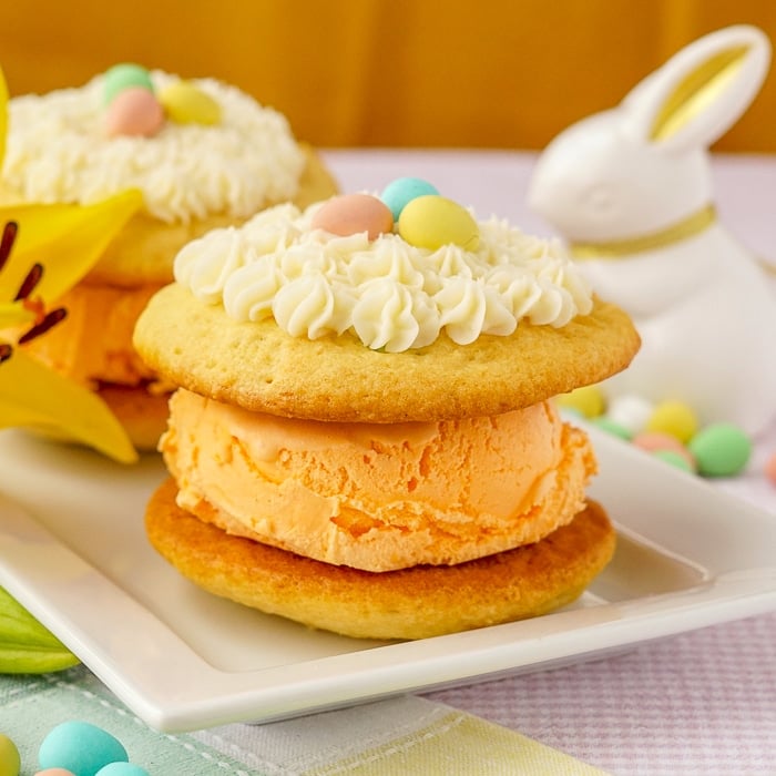 Ice Cream Whoopie Pies close up shot of whoopie pies