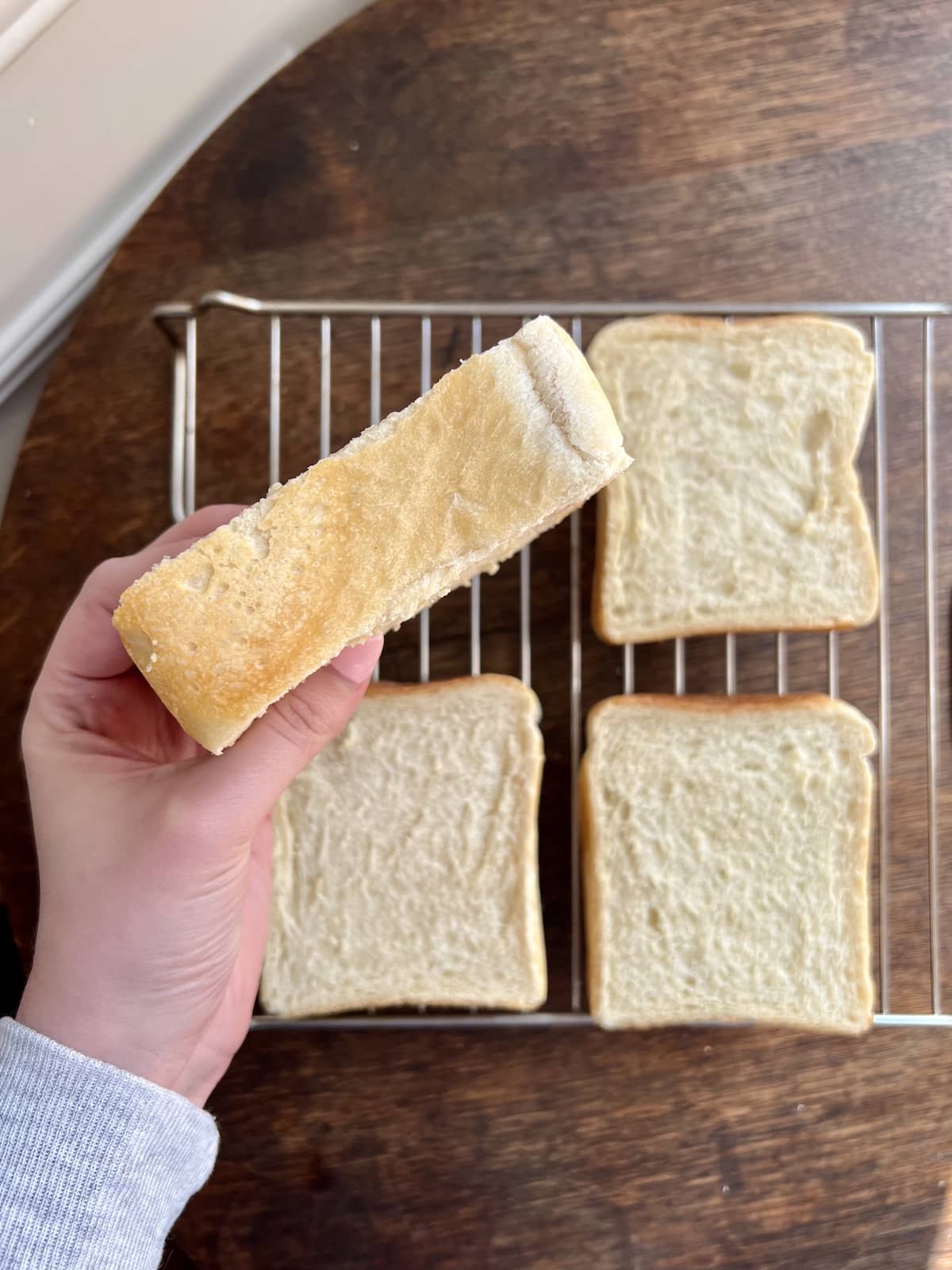 Thick cut bread for torrijas.