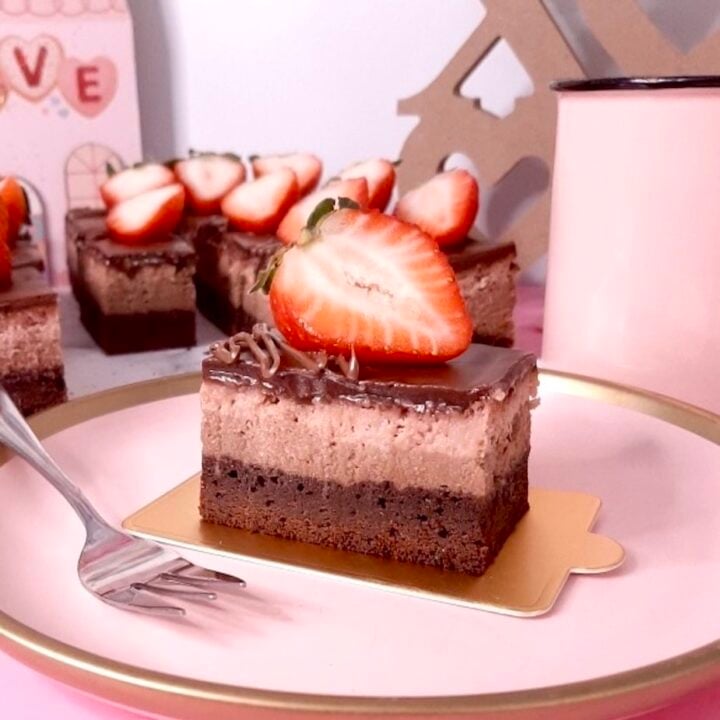 Strawberry Nutella Cheesecake Bars
