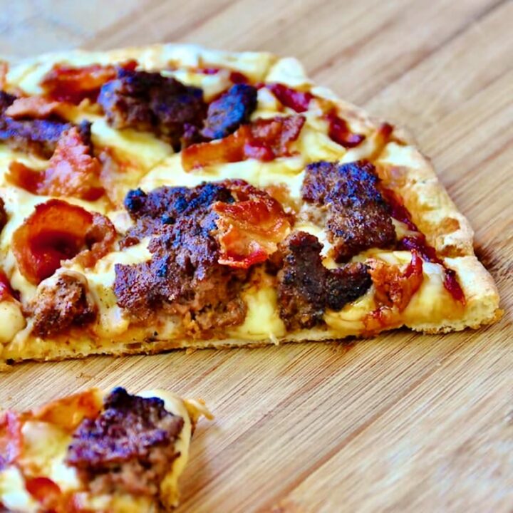 Grilled Bacon Cheeseburger Pizza close up photo of cut pizza for Google featured image.