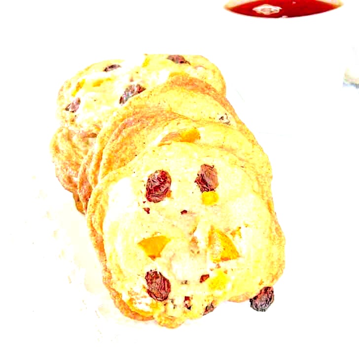 Crispy Chewy Apricot Raisin Cookies close up photo for featured image