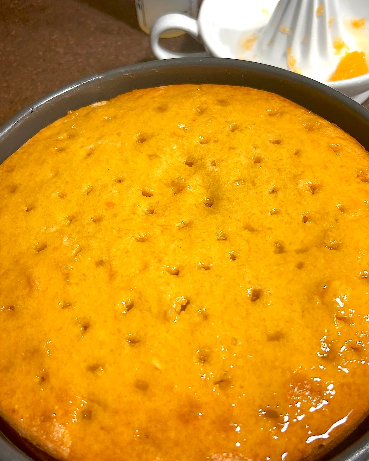 Pouring the syrup onto the cake