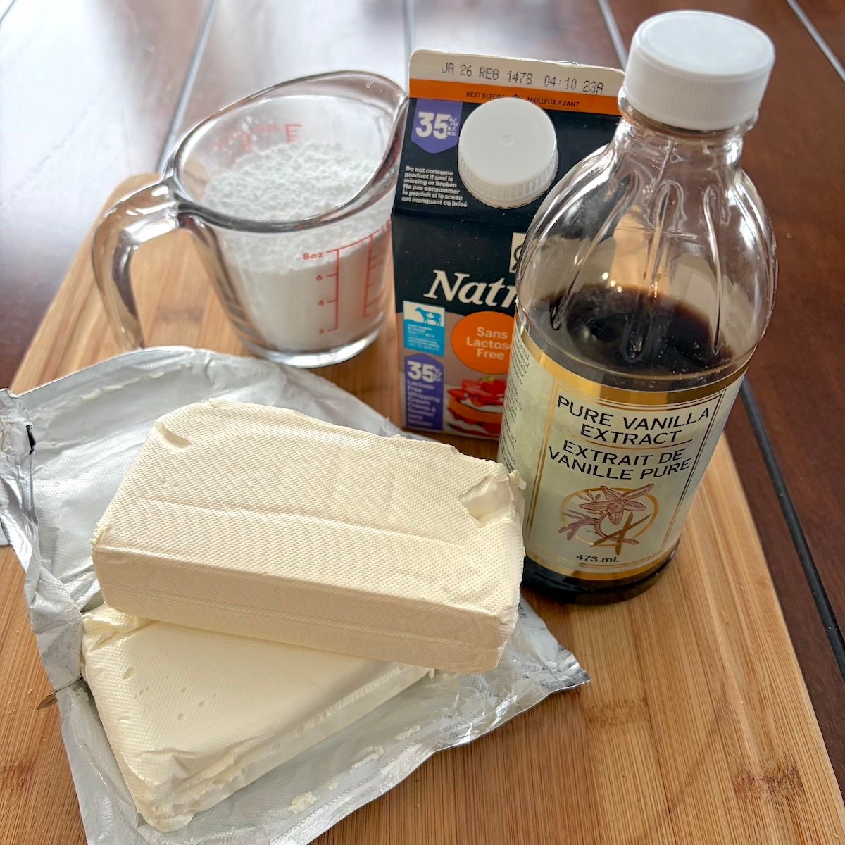 The ingredients for Whipped Cheesecake Frosting