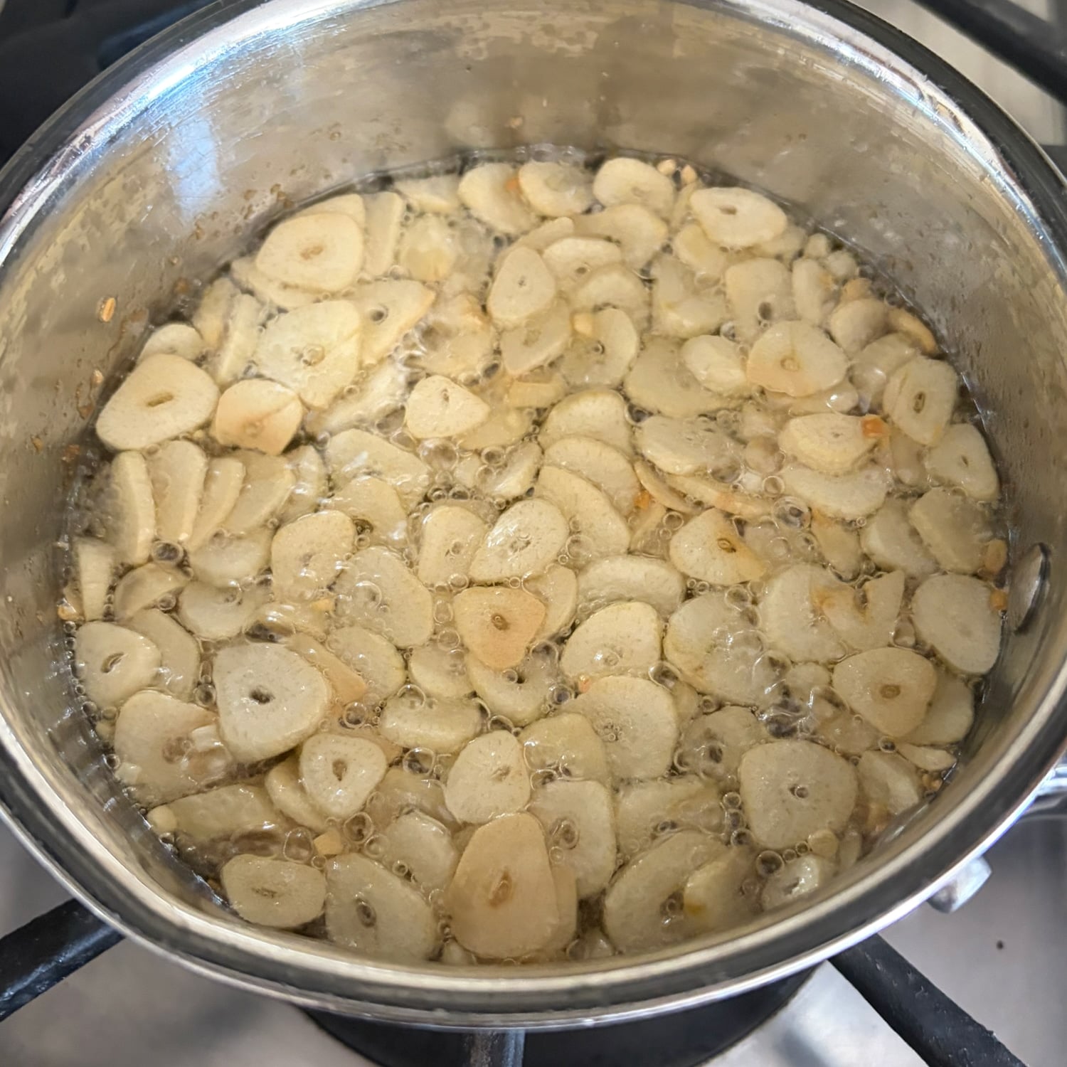 photo if frying crispy garlic beginning to brown