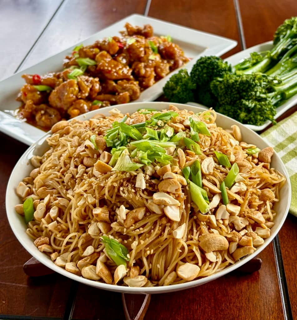 Sesame Garlic Noodles with Cashews. A quick & easy side dish! - Rock ...