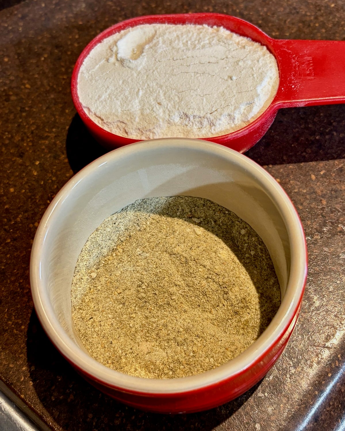 photo of flour and seasonings for chicken skin gravy.