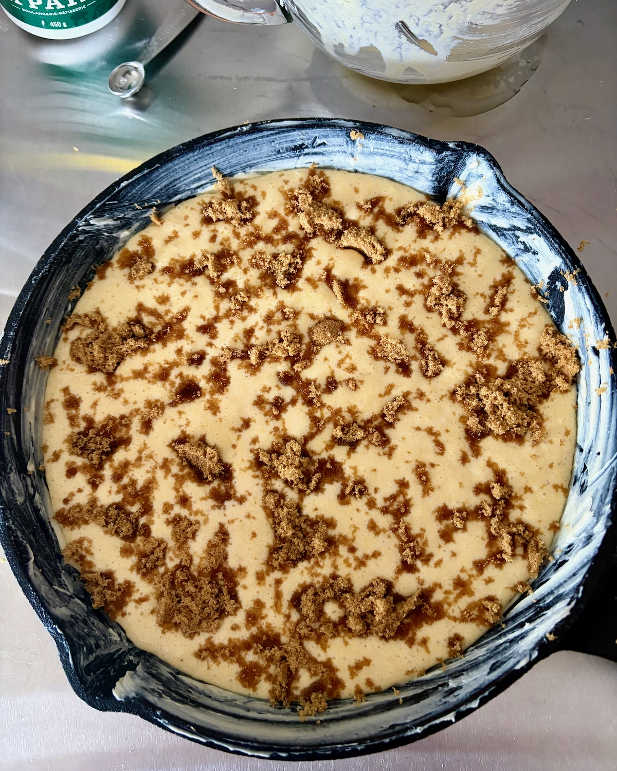 Pain de maïs sucré à la poêle à la cassonade. La douceur est-elle plus diversifiée ? 23 Imaginez si de la cassonade était saupoudrée dans le mélange dans la poêle.
